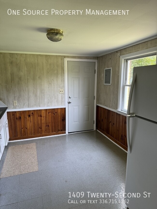 Building Photo - 1409 NE 22nd St