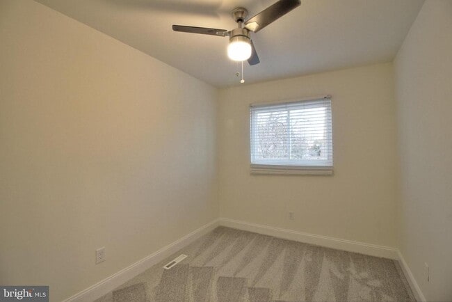 Building Photo - 87 Meadowlark Ave