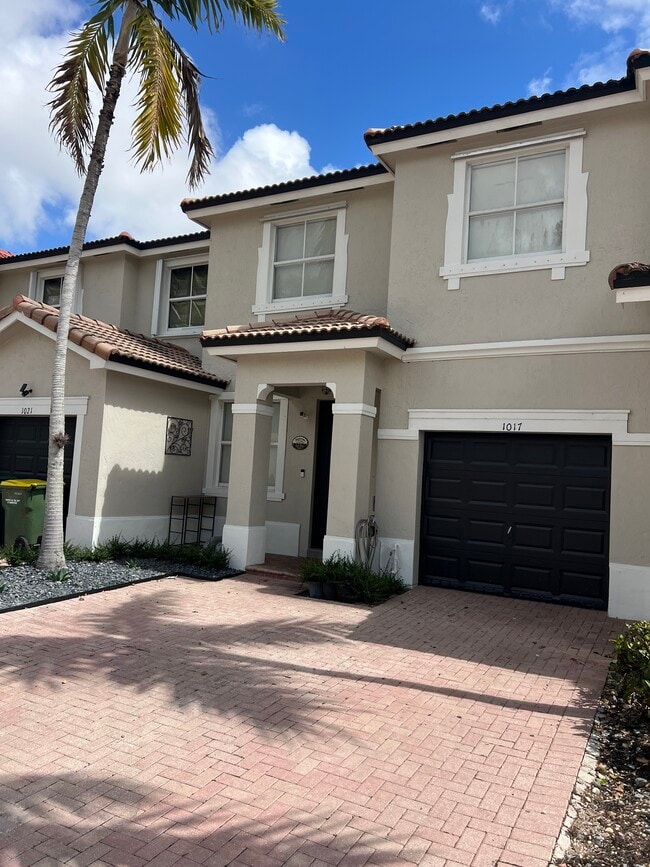 Building Photo - 1017 NE 42nd Ave