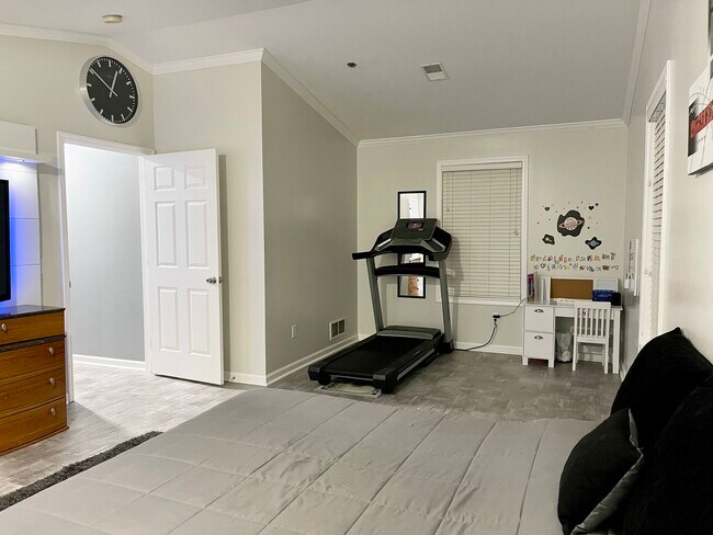 Master Bedroom - 3031 Poplar Creek Dr SE