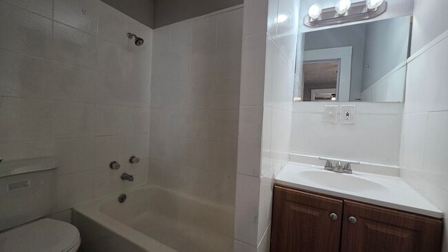 Building Photo - 3 Bed 2 Bath Rare to Rent!