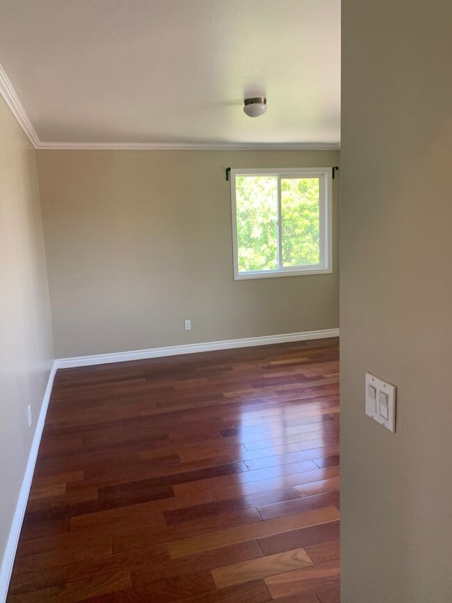 Building Photo - this will be gone this weekend! Rare change to rent a 2005 built 2 bedroom house HOUSE in Glassel...