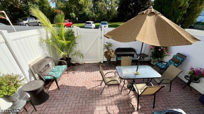 Building Photo - 188 Riva Dr