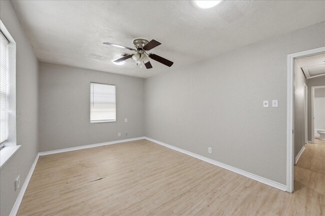 Building Photo - 1611 Ave C
