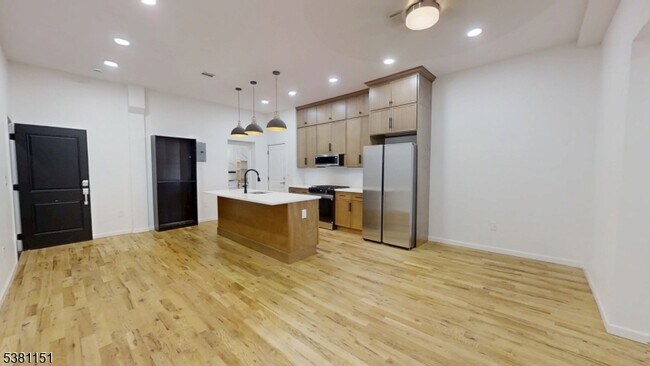 Building Photo - 155 Midland Ave