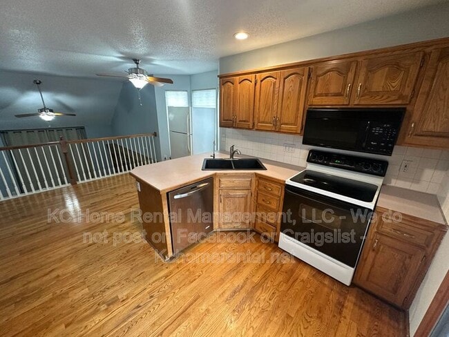 Building Photo - 15139 W 132nd St