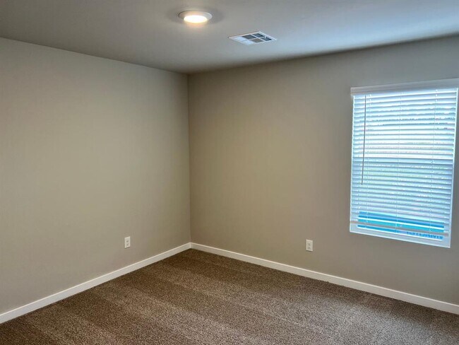 Building Photo - 2921 Firefly Dr