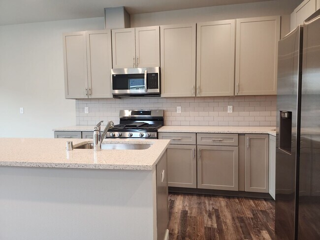 Building Photo - 15603 View Dr Ct SE