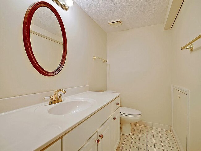 Half Bathroom - 2907 Barrington Ln