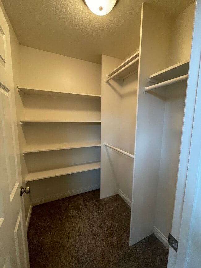 Building Photo - Custom Built 3 bed 2.5 bath Home Nestled A...