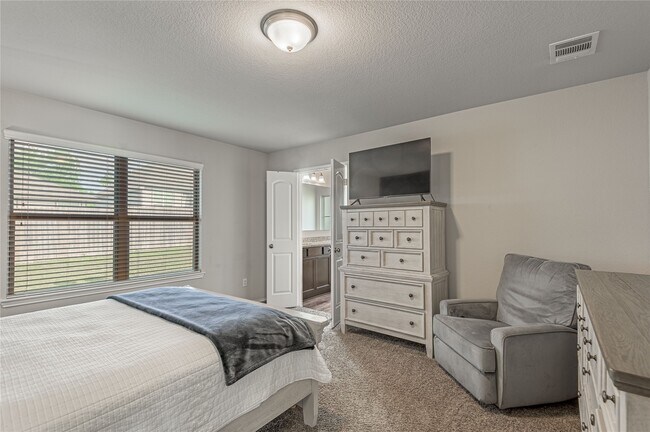 Building Photo - 133 Bates Ct