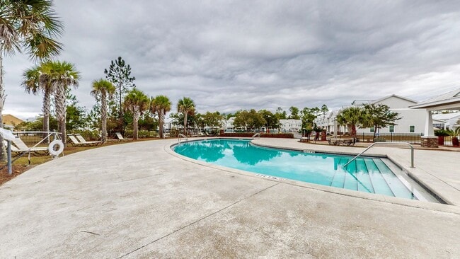 Building Photo - End unit!  Washer/Dryer Included! Beautiful 3 Bedroom Townhome (larger floorpan) with Screened-In...
