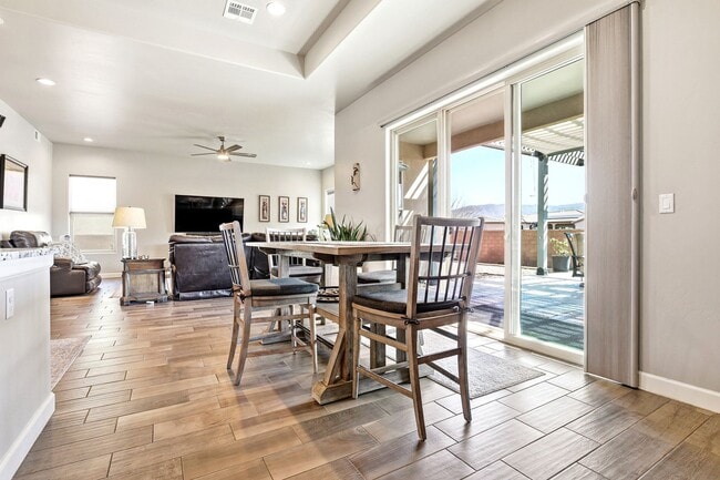 Building Photo - Beautifully Maintained 3 Bedroom Home in Mesa Village