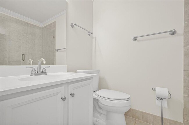 Building Photo - 23203 Plantation Dr NE