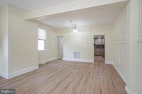 Building Photo - 19 E Millbrooke Ave