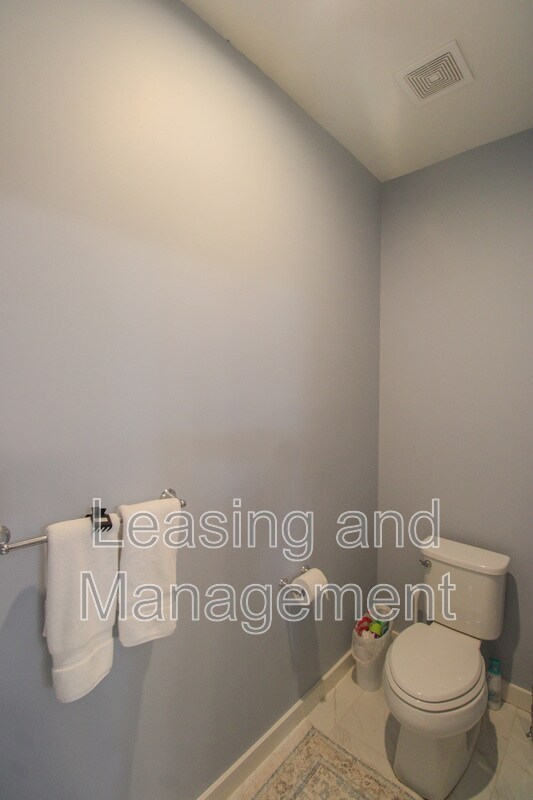 Building Photo - 2352 Lantern St