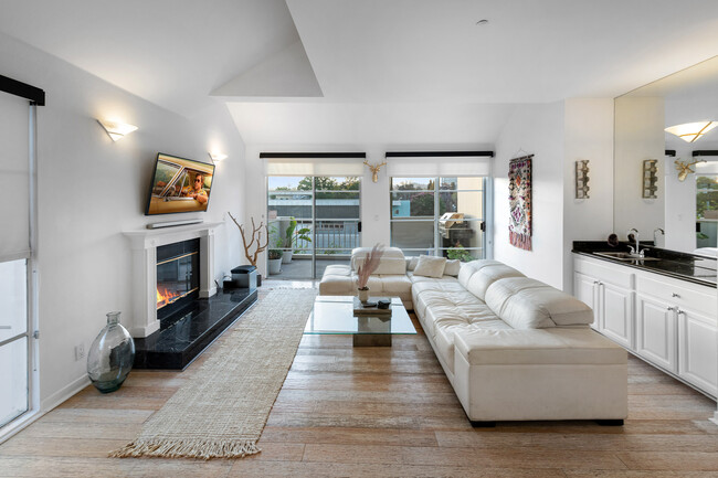 Living Room - 1401 S Bentley Ave