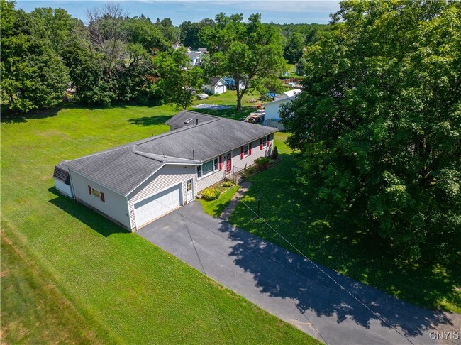 Building Photo - 8686 Maple Ln