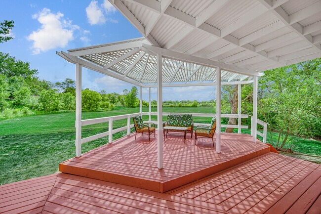 Building Photo - 1044 Oakhill Dr