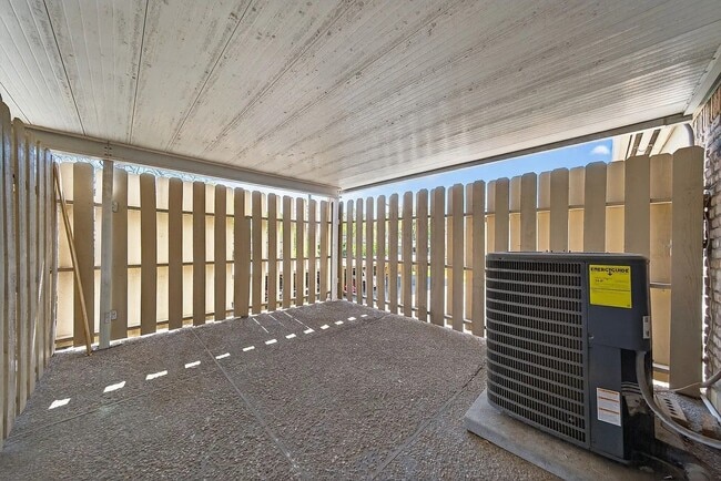 Building Photo - 7205 Beechnut St