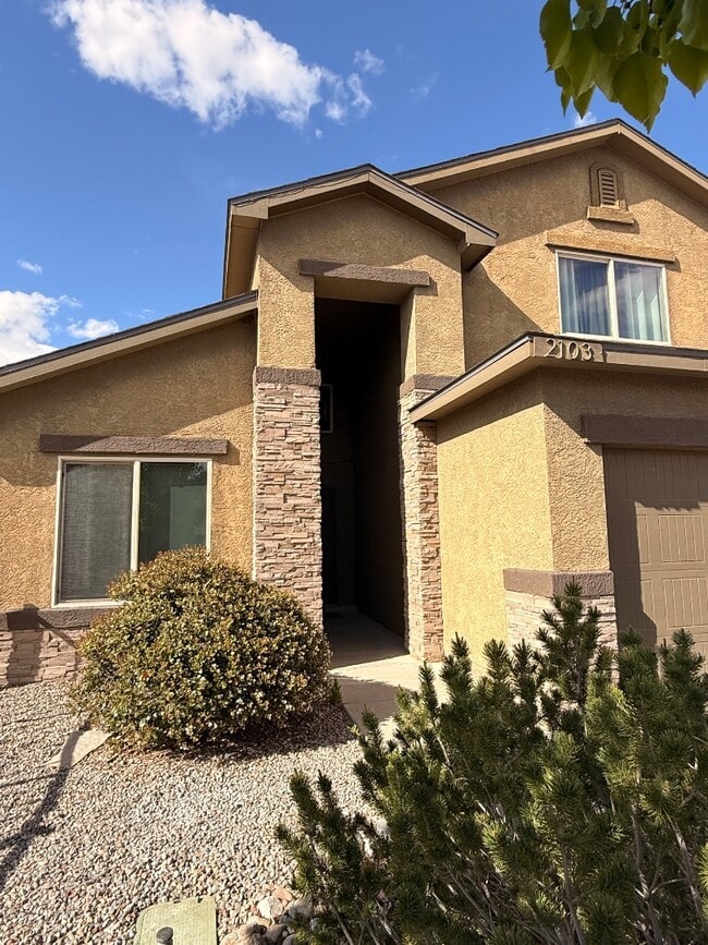 Building Photo - 2103 N Ensenada Cir SE