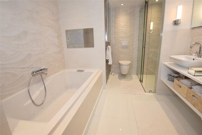 Building Photo - 2301 Collins Ave