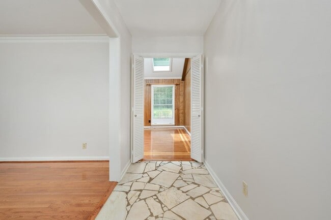 Building Photo - Beautiful Brick Ranch Home in Franklin