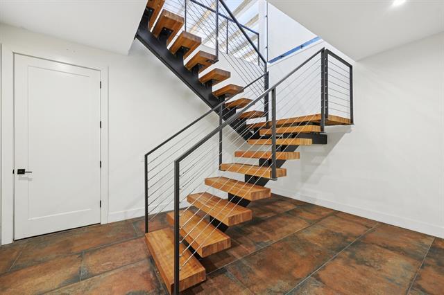 Building Photo - 8635 San Leandro Dr