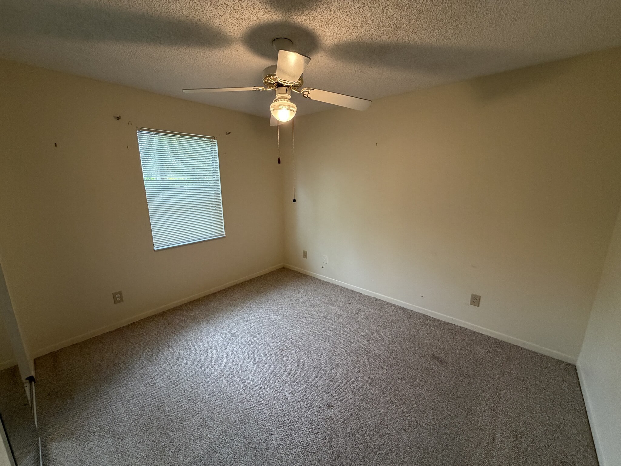 Building Photo - 3 Bed/2 Bath