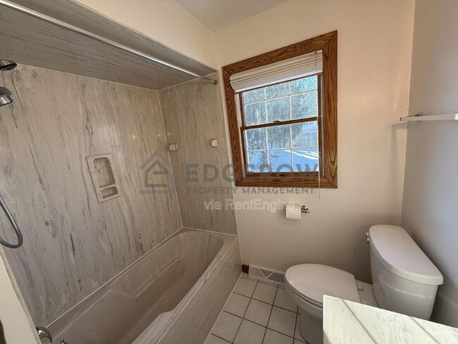 Building Photo - 2540 Ancient Dr SW