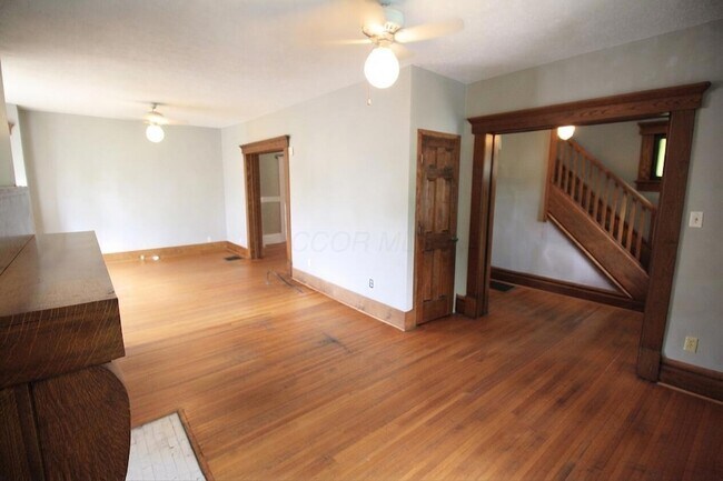 Building Photo - 142 E Northwood Ave