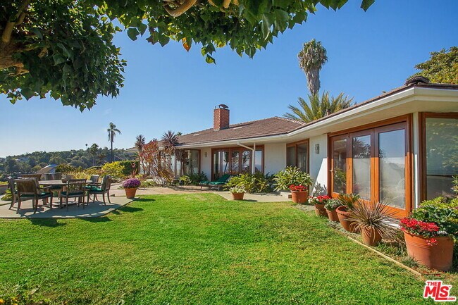 Building Photo - 1166 Las Pulgas Pl