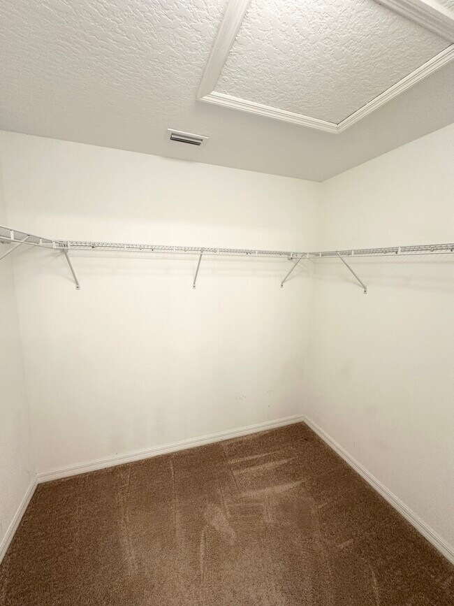 Building Photo - 12 Robin Pl