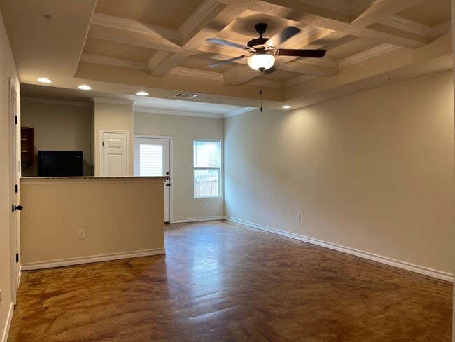 Building Photo - Town home for rent