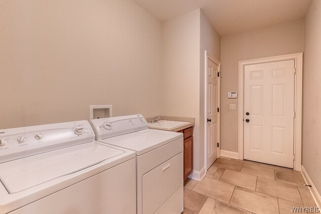 Building Photo - 9 Hidden Creek Ct