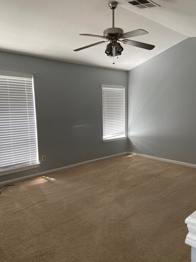 Building Photo - 8299 Cambridge St