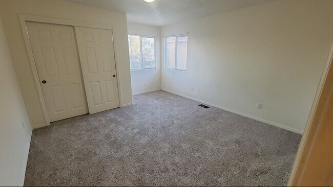 Building Photo - Spacious 4 bedroom in 7 Bar North! Near Cottonwood and Rio Rancho.