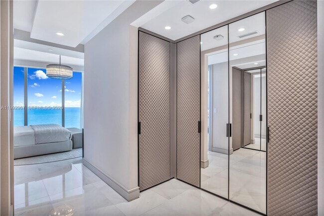 Building Photo - 17901 Collins Ave