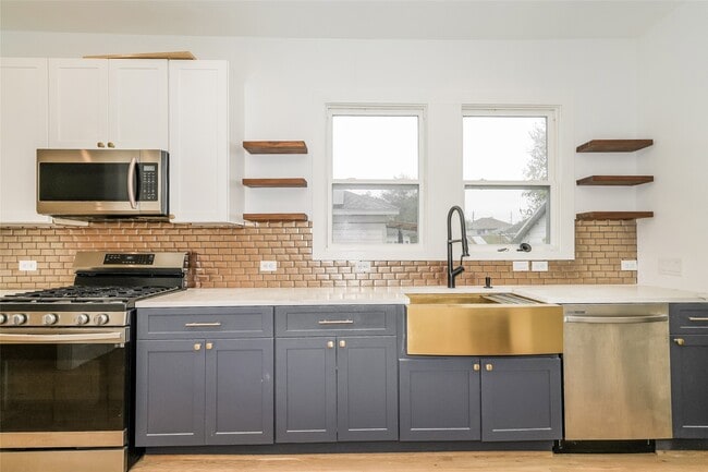 Building Photo - 231 Grace St