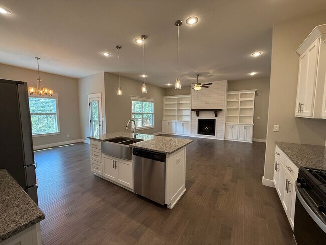 Building Photo - ****MOVE-IN SPECIAL**** Gorgeous 4Bedroom ...