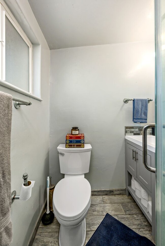 Building Photo - Spacious 4-Bedroom Home Near UA & Banner Health!