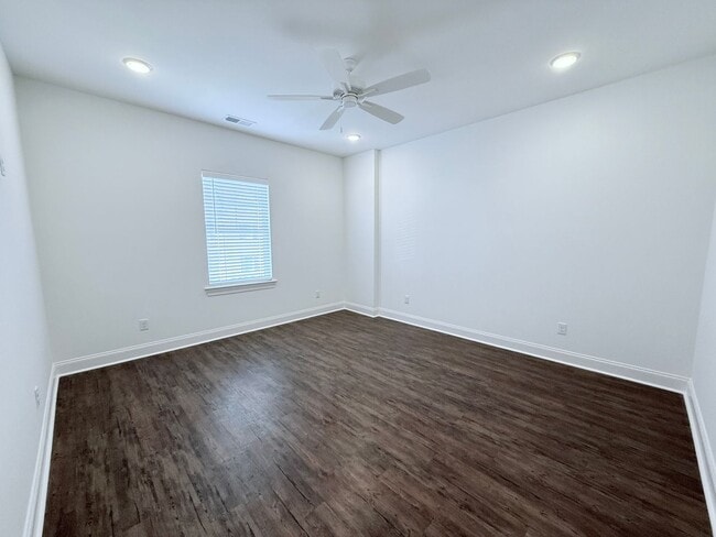 Building Photo - 610 Cottage Grv Cir