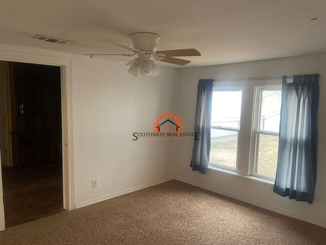 Building Photo - Charming Country home. 2 bed 1 bath