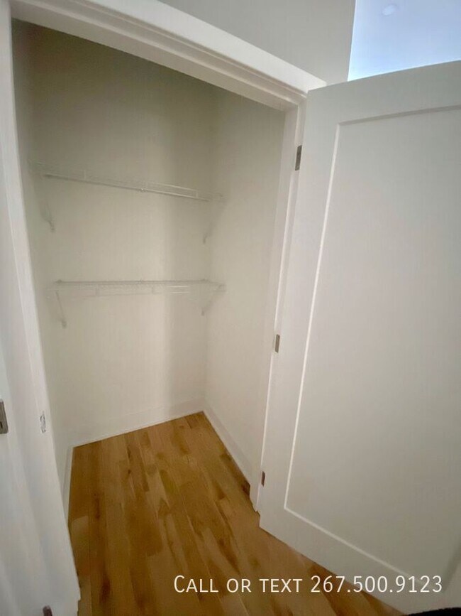 Building Photo - 1523 W Girard Ave