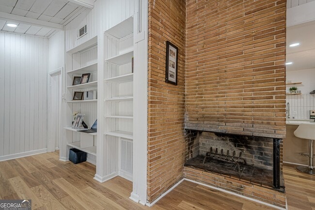 Building Photo - 2018 Bramblewood Dr NE
