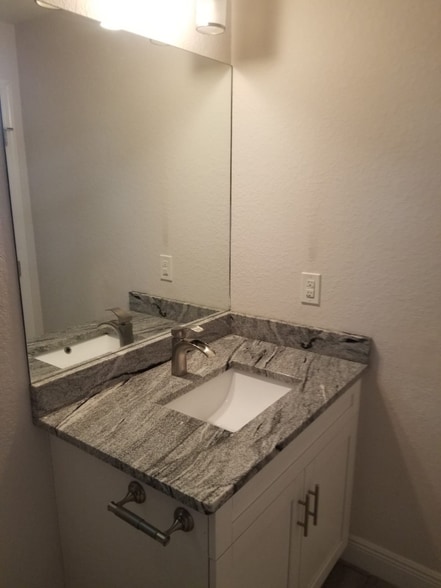 Building Photo - 1406 E Renfro St