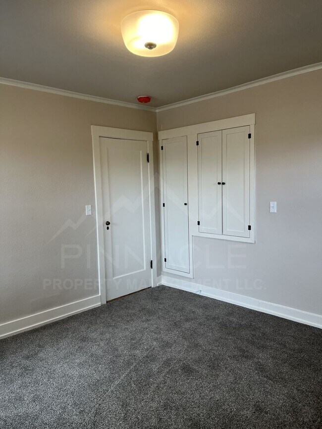 Building Photo - 1-5 1/2 Chicago Ave