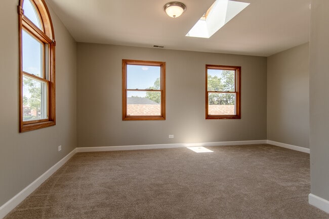 Building Photo - 301 Bohland Ave