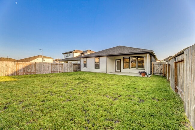 Building Photo - 22806 Theodoli Dr