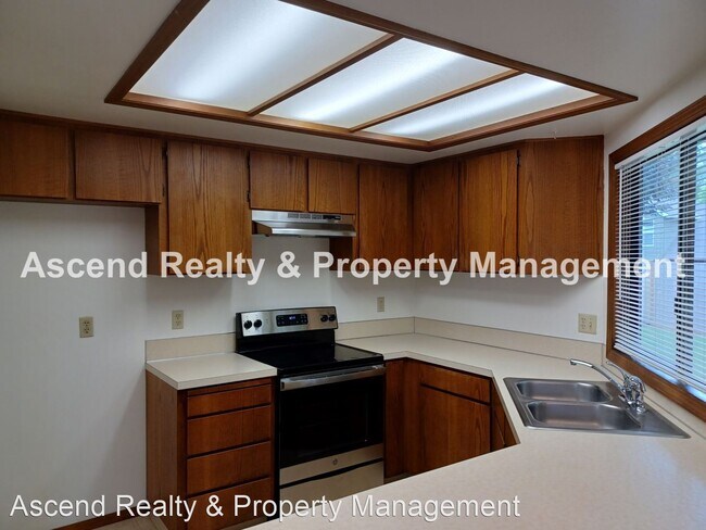 Building Photo - 3 br, 2 bath House - 10780 SW Summer Lake Dr